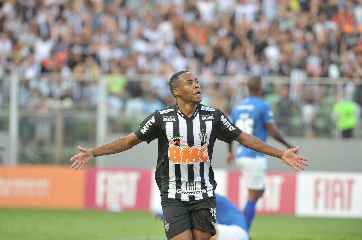 Elias, de cabea, abriu o placar para o Atltico aos 29 minutos do primeiro tempo