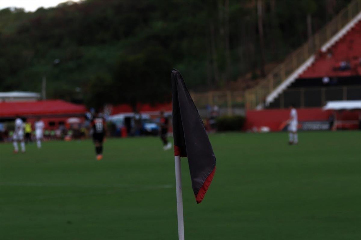 Vitória derrotou Atlético por 1 a 0, no Barradão, com gol de Léo Ceará