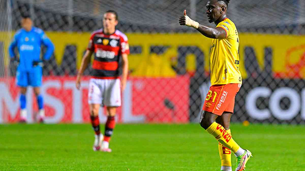 SAIU! Com surpresas, Flamengo divulga escalação para jogo contra o Aucas,  pela Libertadores