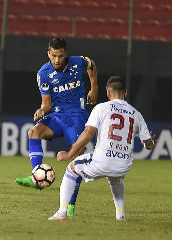 Imagens da partida entre Nacional e Cruzeiro, pela primeira fase da Copa Sul-Americana