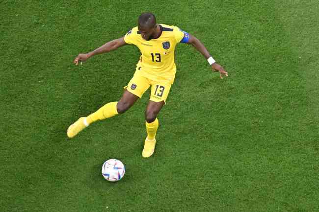 VAR entra em cena e gera polêmica ao anular primeiro gol da Copa