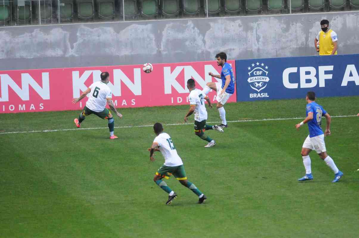 Fotos do duelo entre Cruzeiro e Sampaio Corr