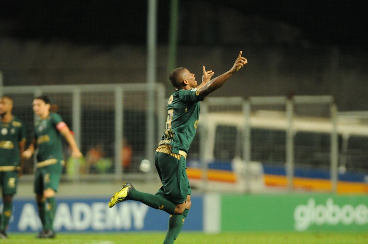 Equipes se enfrentaram, na noite deste domingo, pela penltima rodada do Brasileiro
