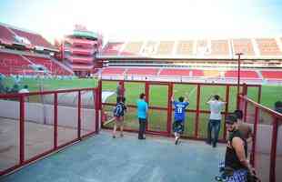 Fotos do treino do Cruzeiro no estdio Libertadores de Amrica, casa do Independiente, em Avellaneda. Time celeste fechou preparao para o jogo contra o Racing, s 21h30 desta tera-feira, no El Cilindro, pela primeira rodada do Grupo 5 da Copa Libertadores (Ramon Lisboa/EM D.A Press)