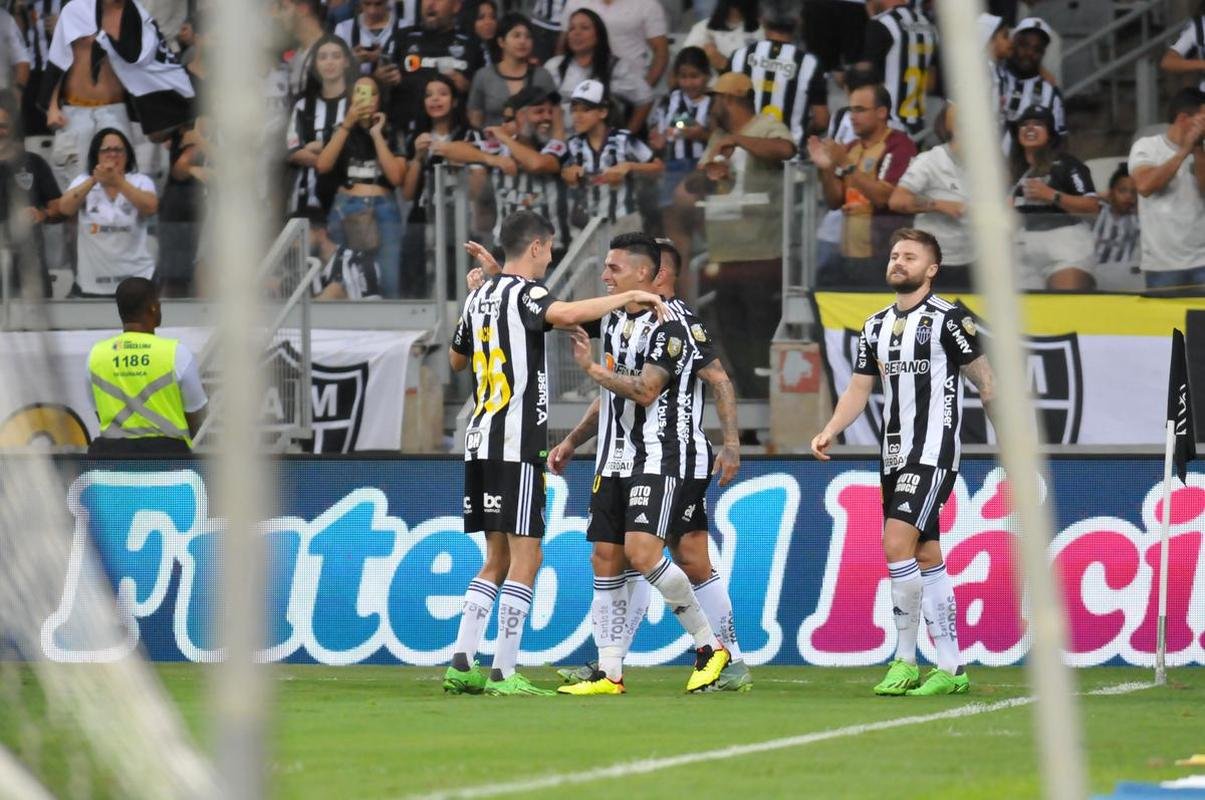 Fotos da partida entre Atltico e Athletico-PR, neste domingo (7), no Mineiro, pela 21 rodada do Campeonato Brasileiro