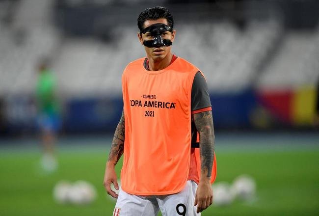 Brasil e Peru se enfrentaram no Estdio Nilton Santos, pelas semifinais da Copa Amrica 