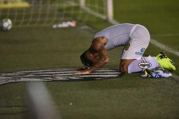 Na Vila Belmiro, Atlético é derrotado pelo Santos por 3 a 2, pela 37 rodada do Campeonato Brasileiro