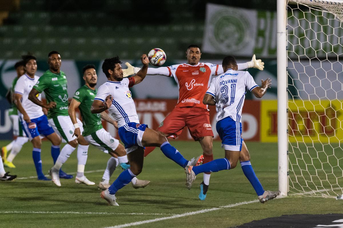 Fotos do jogo entre Guarani e Cruzeiro no Estádio Brinco de Ouro da Princesa, em Campinas, pela segunda rodada da Série B