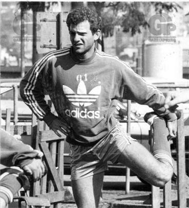 Em 1994, zagueiro Toninho trocou o Cruzeiro pelo Cerezo Osaka, do Japão