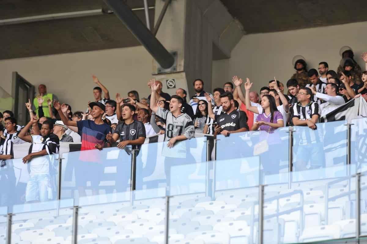 Torcedores de Cruzeiro e Botafogo, no Mineiro, em duelo pela 19 rodada do Brasileiro