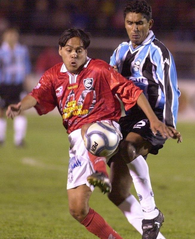 Em 2002, o Cienciano-PER passou com trs vitrias, nenhum empate e trs derrotas. O time foi eliminado nas oitavas de final.