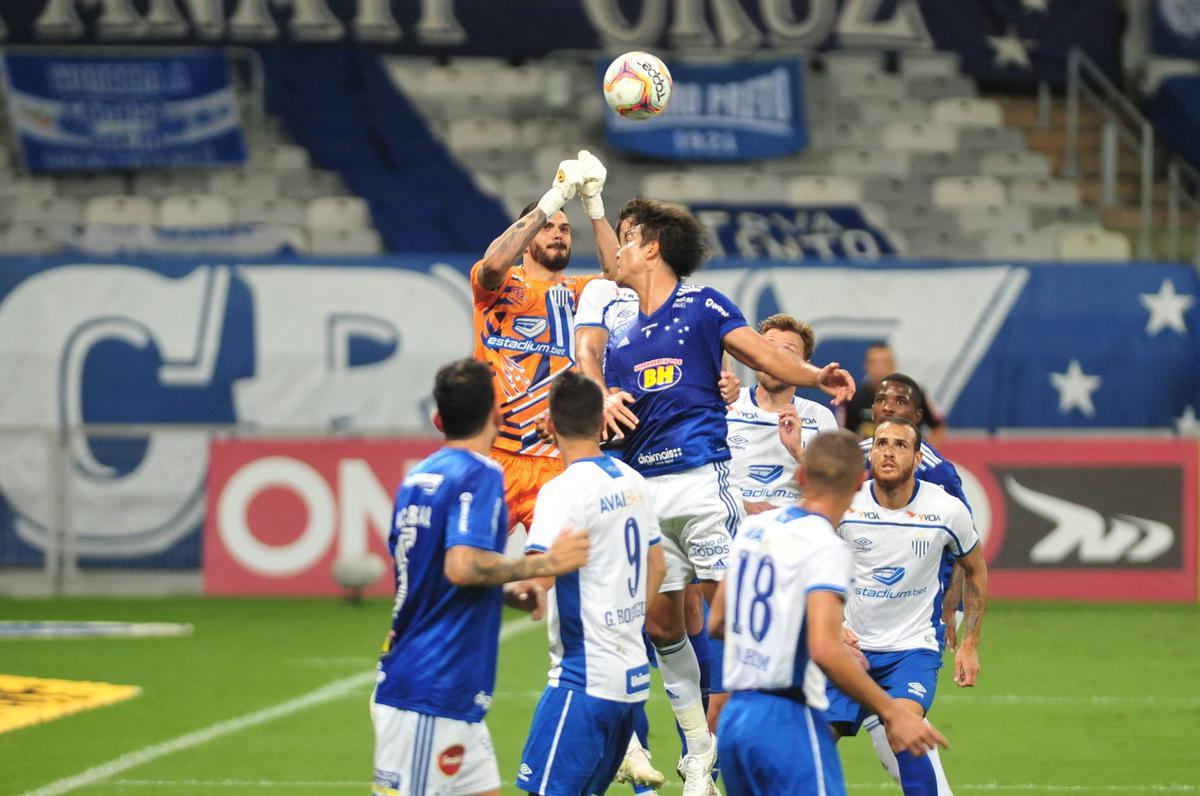 Fotos do jogo entre Cruzeiro e Ava, no Mineiro, pela 11 rodada da Srie B do Brasileiro