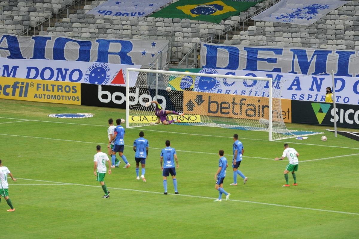 Fotos do duelo entre Cruzeiro e Chapecoense, no Mineiro, pela quarta rodada da Srie B