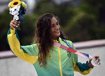 A 'Fadinha' de 13 anos conquistou a prata no skate street na Olimpíada de Tóquio
