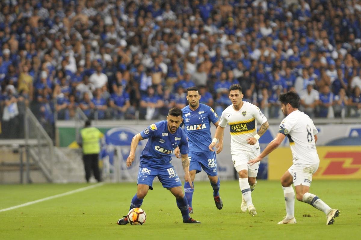 Lances do primeiro tempo de Cruzeiro e Boca Juniors, no Mineiro, pela Copa Libertadores