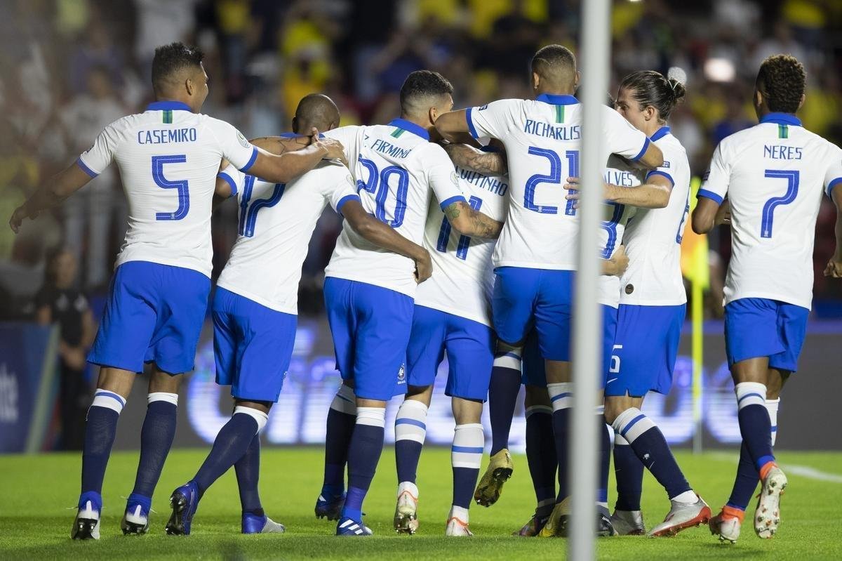 Seleo venceu com dois gols de Coutinho e um de Everton Cebolinha