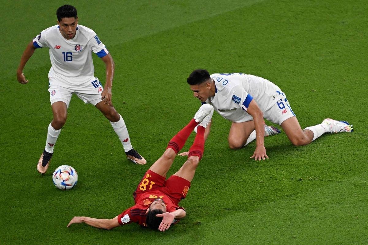 Fotos do jogo entre Espanha e Costa Rica pelo Grupo E da Copa do Mundo.