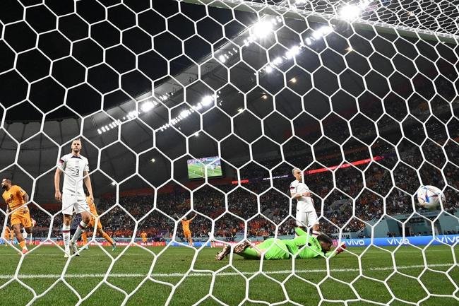Lances do jogo entre Holanda e Estados Unidos pelas oitavas de final da Copa do Mundo.