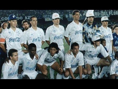 Nonato (primeiro em p  direita) com o time campeo da Copa do Brasil de 1993