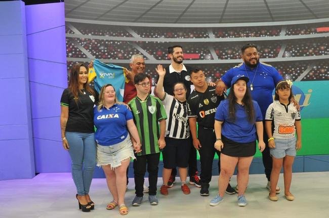 Integrantes do Instituto Viva Down visitaram estdio da TV Alterosa 