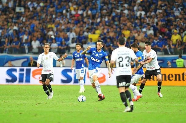 Cruzeiro venceu Corinthians por 1 a 0, nesta quarta-feira, no Mineiro, pela partida de ida da final da Copa do Brasil