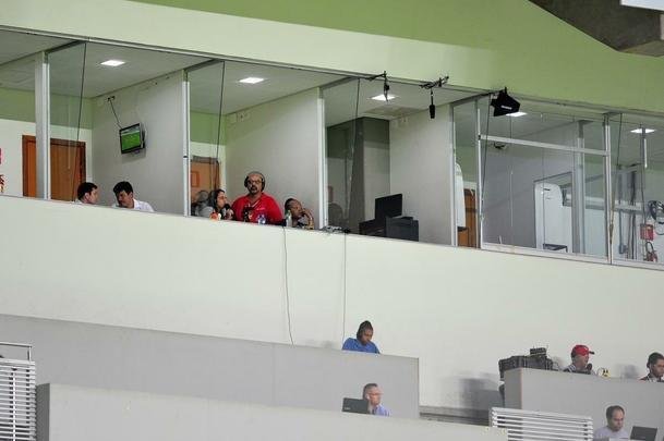 Rdio Inconfidncia inova e lana jornalista Isabelly Morais, de 20 anos, como narradora esportiva. Nesta tera, ele estreou transmitindo a partida entre Amrica e ABC-RN, no Independncia, pela Srie B do Brasileiro.