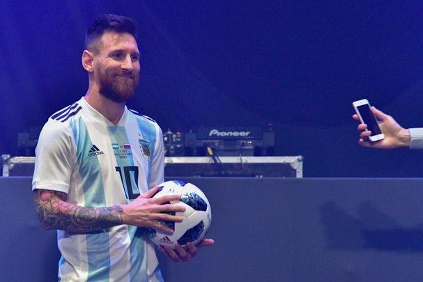 Com presença de Messi, Adidas e Fifa lançaram a bola oficial da Copa da Rússia: a Telstar