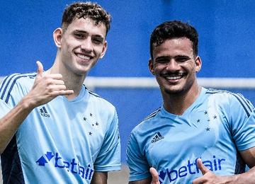 Atacante e lateral-esquerdo treinaram normalmente nesta quarta-feira, na Toca da Raposa II, e podem entrar nos planos de Pezzolano para jogo contra o Villa Nova