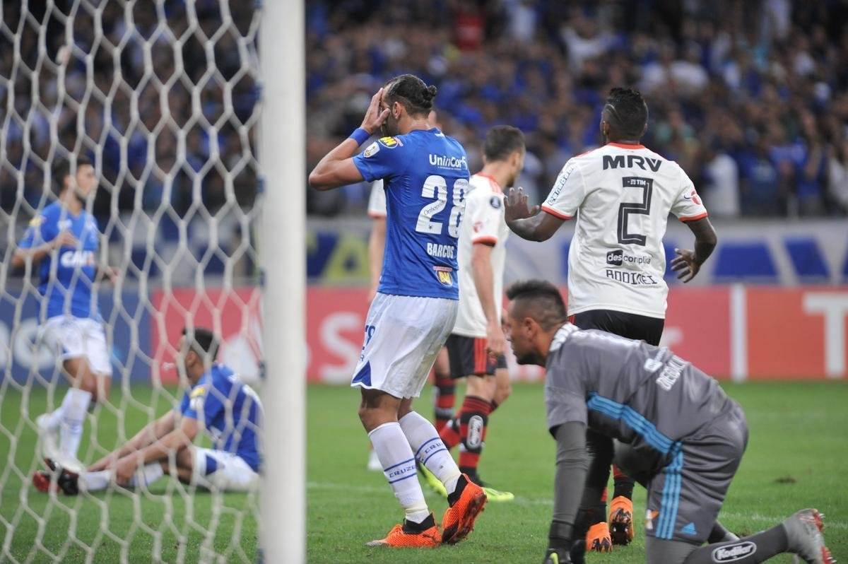 Fotos do primeiro tempo do duelo entre Cruzeiro e Flamengo, no Mineiro, pelas oitavas de final da Libertadores