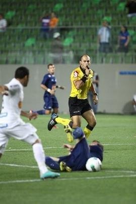 Santos, do craque Neymar, dominou a partida no Independncia e venceu com justia