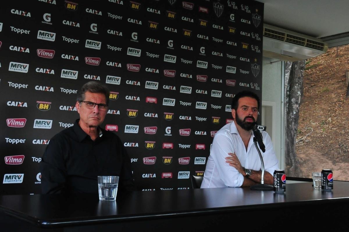 O tcnico Oswaldo de Oliveira foi apresentado na tarde desta tera-feira e, em seguida, comandou treino na Cidade do Galo