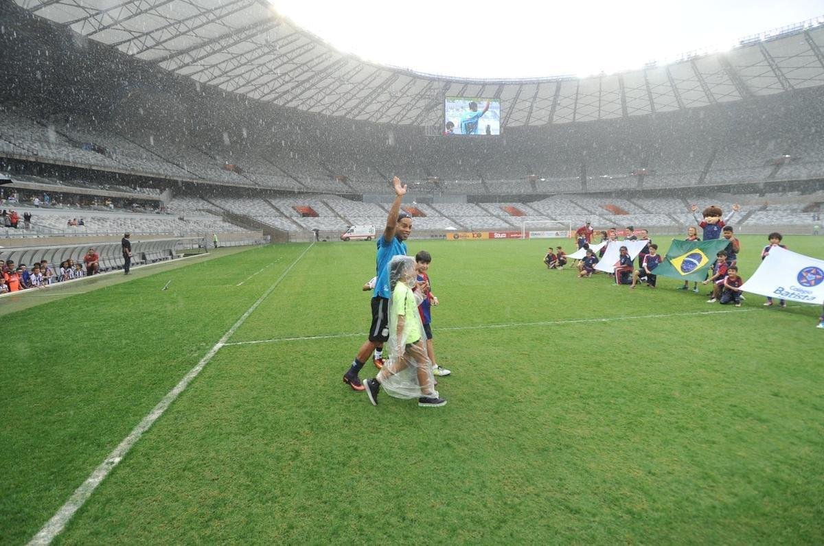 Fotos do 'Game of Dreams', jogo festivo dos Amigos do Ronaldinho contra os Amigos do Penta