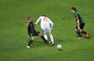 Rodrigo Dourado empatou o jogo para o Internacional no segundo tempo