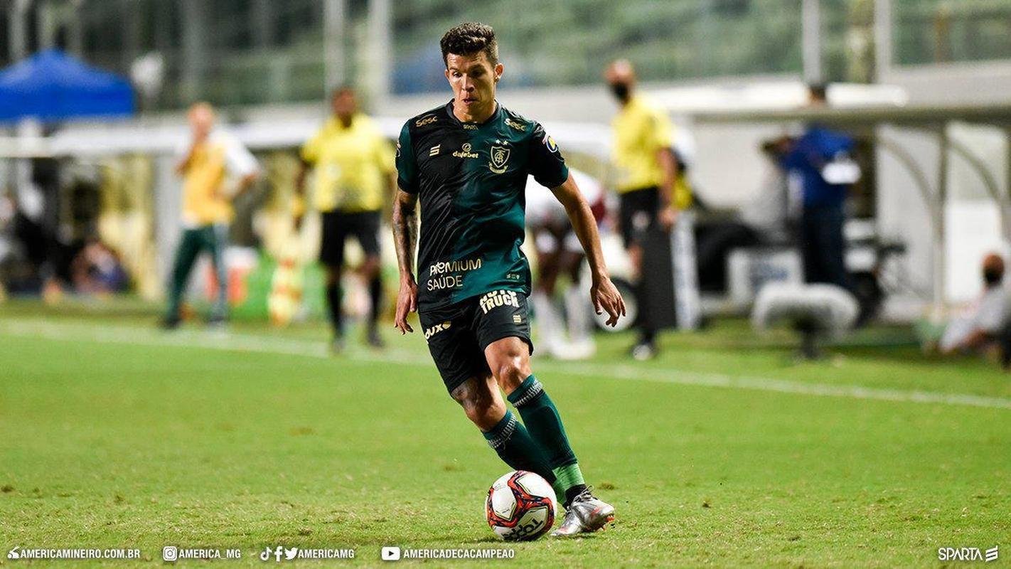 O meia-atacante Bruno Nazrio tambm deixa o Amrica ao fim da temporada 2021. Aps um bom incio de ano, com participaes em gols no Campeonato Mineiro, o atleta caiu em produtividade e foi figura frequente no banco de reservas