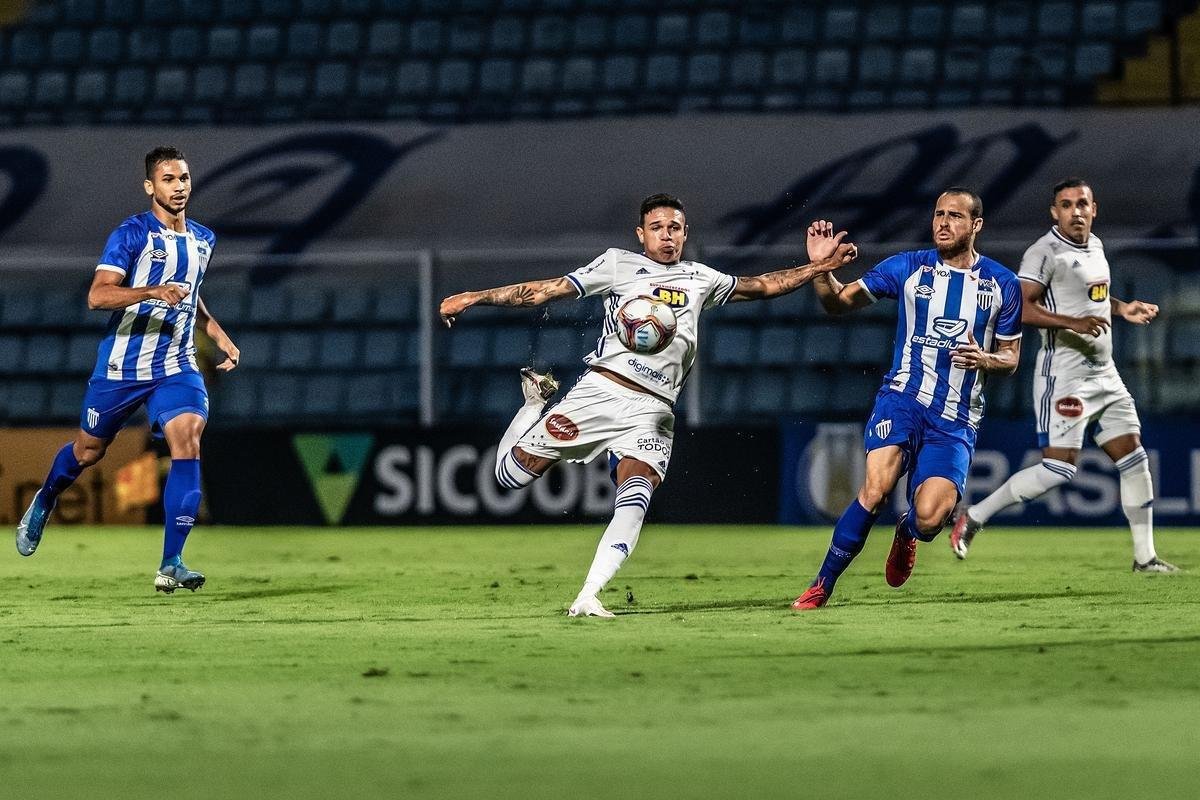 30 rodada - Ava 1x1 Cruzeiro - 18/12, na Ressacada, em Florianpolis - 10 lugar, com 40 pontos