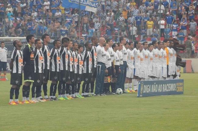 Na rodada final do Campeonato Brasileiro, o Galo teve a chance de rebaixar Cruzeiro, mas acabou goleado por 6 a 1. 'Pisaram no nosso corao e na nossa alma', disse Alexandre Kalil. Da tragdia, o Atltico tirou foras e partiu para conquistas.
