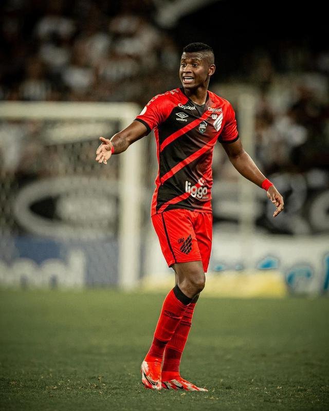 Lateral-direito Orejuela pelo Athletico-PR, em 2022
