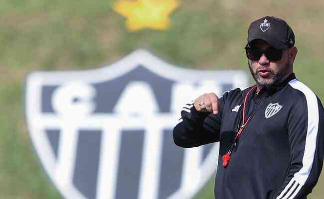 Turco Mohamed deve comandar o Atlético contra o Botafogo