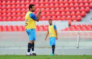 Fotos do treino do Cruzeiro no estdio Libertadores de Amrica, casa do Independiente, em Avellaneda. Time celeste fechou preparao para o jogo contra o Racing, s 21h30 desta tera-feira, no El Cilindro, pela primeira rodada do Grupo 5 da Copa Libertadores (Ramon Lisboa/EM D.A Press)