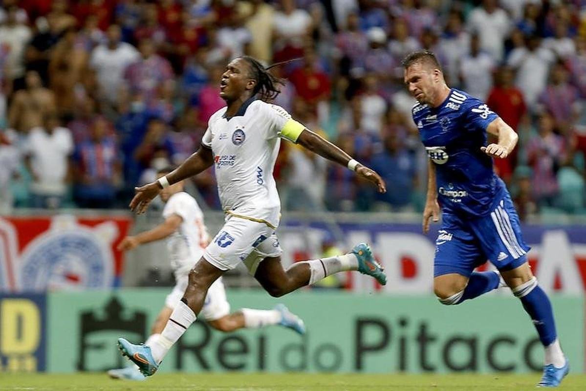 Fotos da partida entre Bahia e Cruzeiro, na Fonte Nova, em Salvador, pela primeira rodada da Srie B de 2022