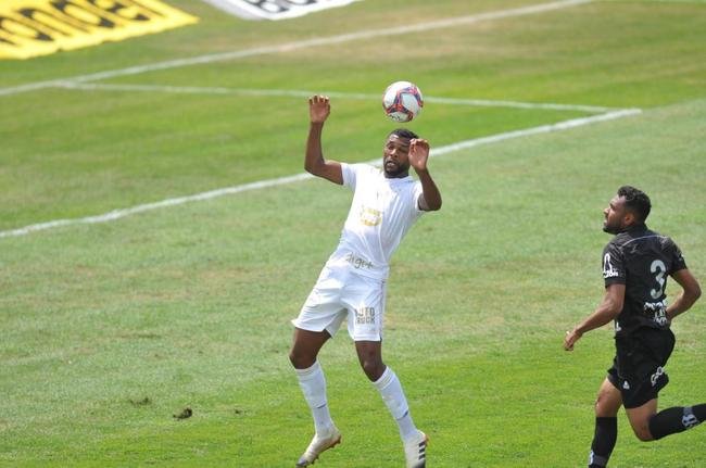 Cruzeiro e Ponte Preta se enfrentaram numa manh de forte calor em Sete Lagoas