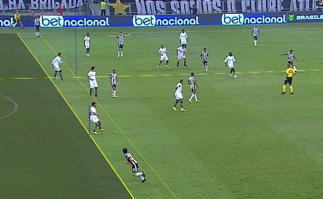 VAR aps impedimento de Dod aps rbitro validar gol do Atltico