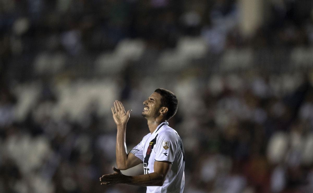 Cruzeiro goleou Vasco por 4 a 0 e causou a ira da torcida cruz-maltina em So Janurio