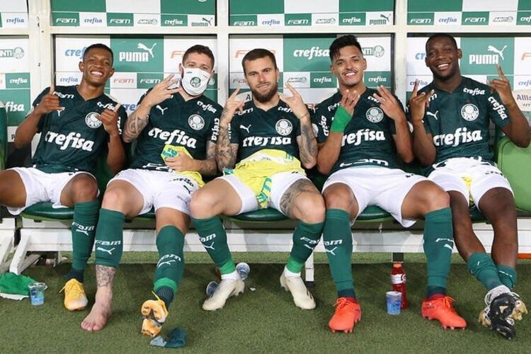 O Palmeiras está em quinto lugar, com 37 pontos em 22 jogos, e possui 5,4% de chances de título.
