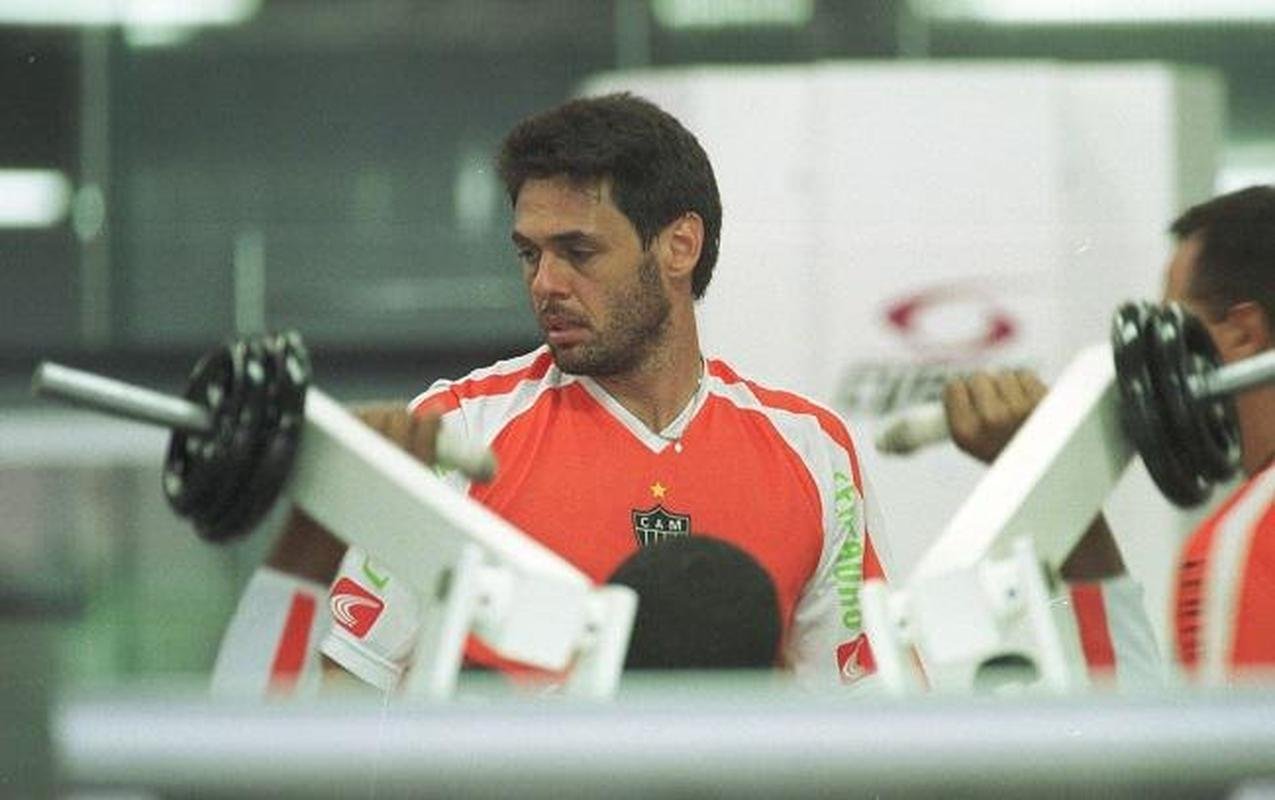 Danrlei - 2004 a 2006: contratado em 2004, Danrlei come�ou bem no Atl�tico e ajudou o time a evitar o rebaixamento. No ano seguinte, caiu de produ��o e perdeu espa�o durante a campanha que culminou com a queda do Galo para a S�rie B de 2006.