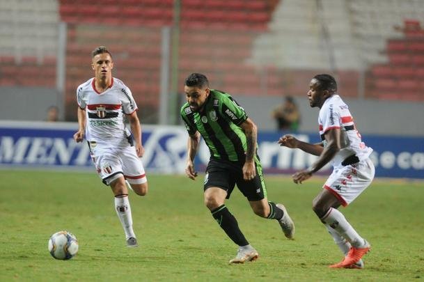 Fotos do segundo tempo da partida entre Amrica e Botafogo-SP, no Independncia 