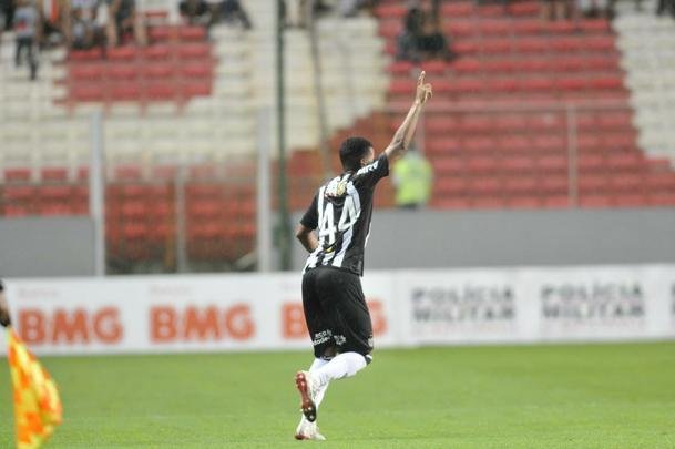 Em noite chuvosa no Independncia, reservas do Atltico batem o Tupi por 2 a 0