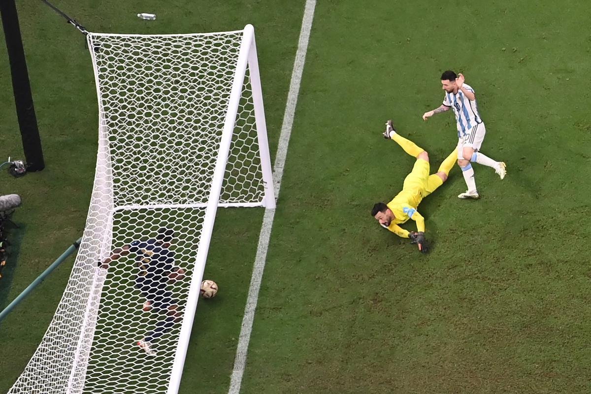 Na prorrogao, Messi fez mais um e recolocou a Argentina na frente da Frana: 3 a 2