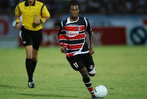 Em 2009, o Santa Cruz começou a ter os uniformes produzidos pela Penalty