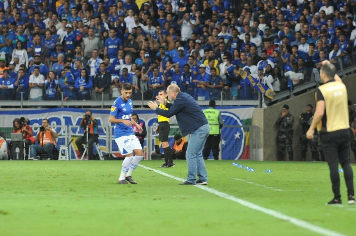 Fotos do primeiro tempo do duelo entre Cruzeiro e Racing, no Mineiro, pela Libertadores